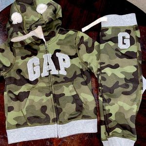 Camouflage Gap sweatsuit
